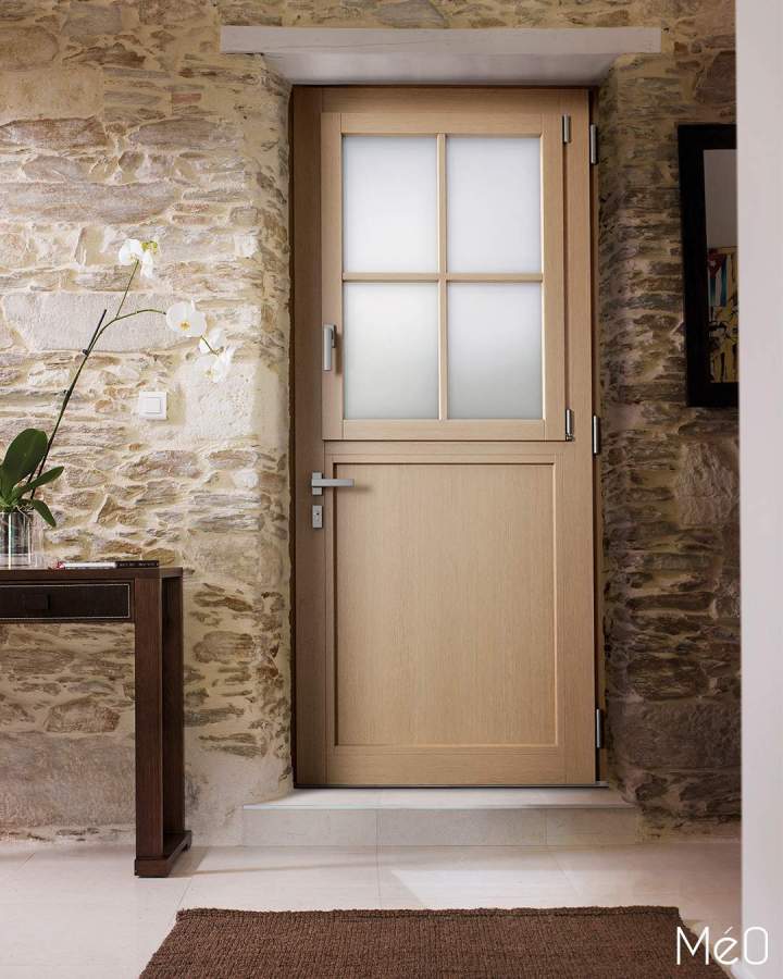 Pose de porte d'entrée